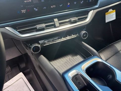 Used 2024 Chevrolet Equinox EV LT FWD image 29