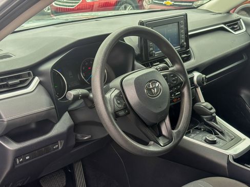 Used 2022 Toyota RAV4 XLE w/ Convenience Package AWD/4WD image 4