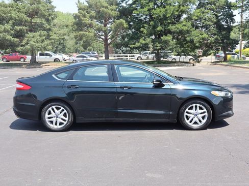 Used 2014 Ford Fusion SE FWD image 3