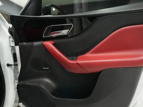 Used 2020 Jaguar F-PACE R-Sport image 35