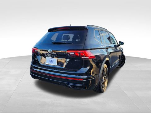 Certified 2022 Volkswagen Tiguan SE R-Line image 7