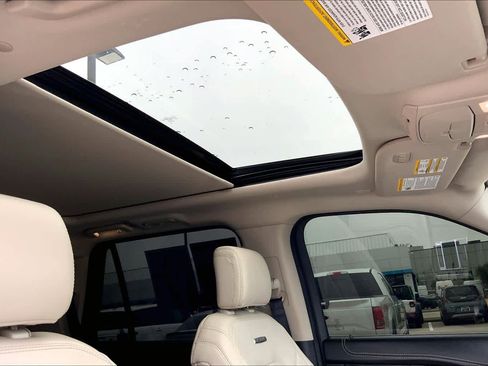 Used 2020 Ford Expedition Platinum image 14