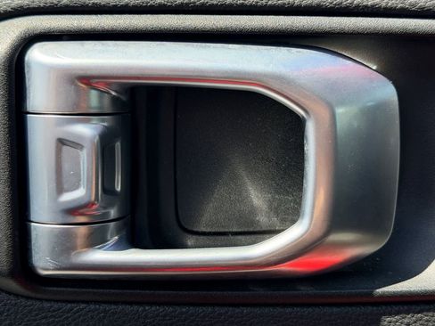 Used 2022 Jeep Wrangler Unlimited Sahara w/ Cold Weather Group AWD/4WD image 8