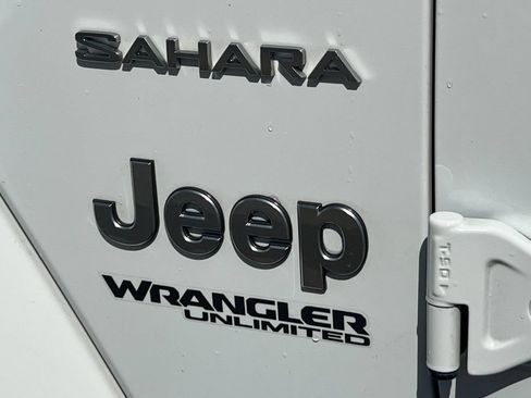 Used 2018 Jeep Wrangler Unlimited Sahara AWD/4WD image 29