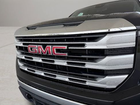 Used 2023 GMC Sierra 1500 SLE image 2