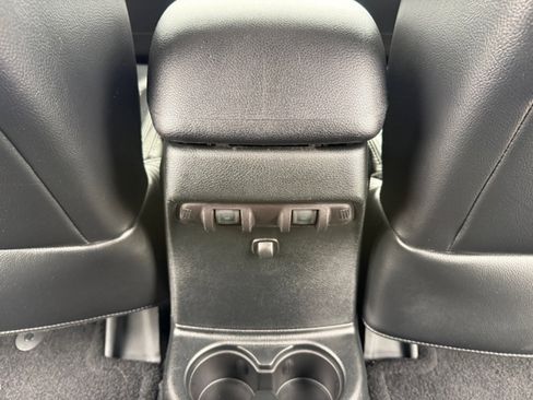 Used 2018 Jeep Wrangler Unlimited Sahara w/ Connectivity Group image 28