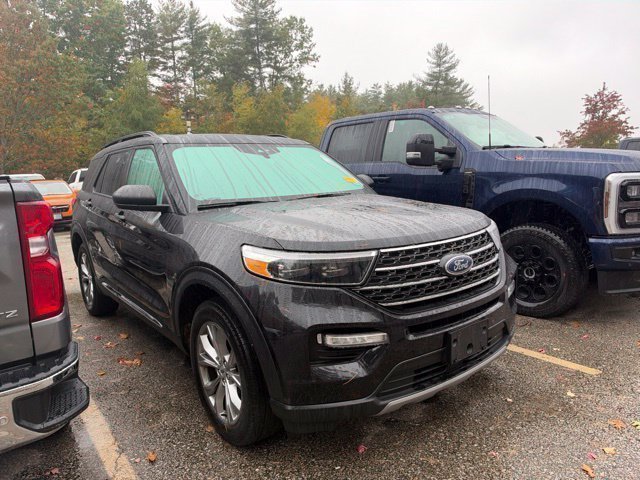 Used 2023 Ford Explorer XLT w/ Equipment Group 202A AWD/4WD image 3