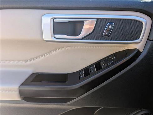 Used 2020 Ford Explorer XLT w/ Equipment Group 202A image 15
