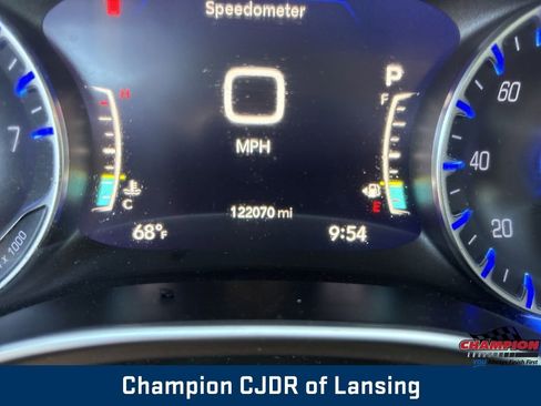 Used 2018 Chrysler Pacifica Touring-L Plus w/ Tire & Wheel Group image 26
