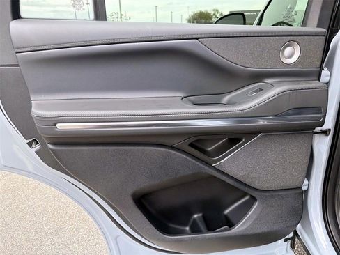 Used 2025 Lincoln Navigator Reserve w/ Jet Appearance Package image 12