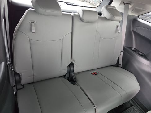 Certified 2025 Toyota Sienna XLE w/ XLE Plus Package FWD image 13