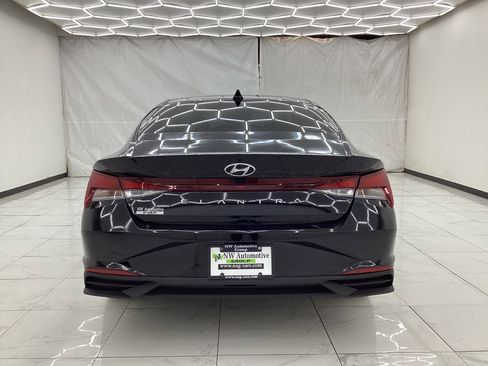 Used 2023 Hyundai Elantra SEL w/ Convenience Package image 10