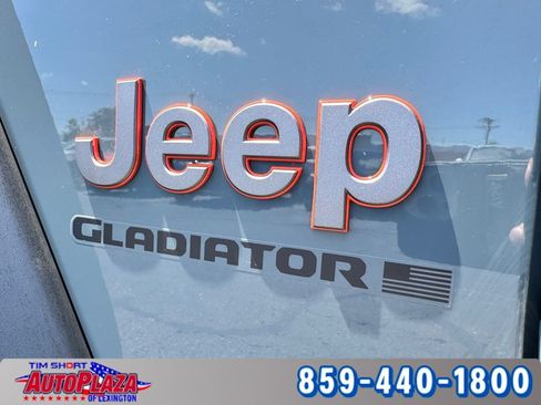 Used 2025 Jeep Gladiator Mojave w/ Convenience Group AWD/4WD image 17
