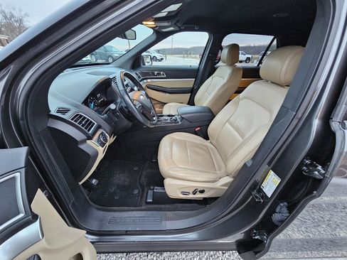 Used 2017 Ford Explorer XLT w/ Equipment Group 202A image 14