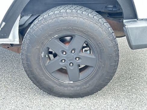 Used 2013 Jeep Wrangler Sport w/ Connectivity Group AWD/4WD image 12