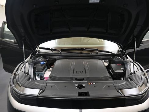 New 2025 Hyundai Ioniq 5 SEL image 9