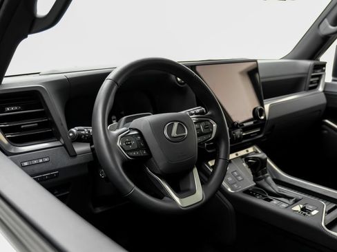 Used 2025 Lexus GX 550 w/ Accessory Package (2T) AWD/4WD image 16