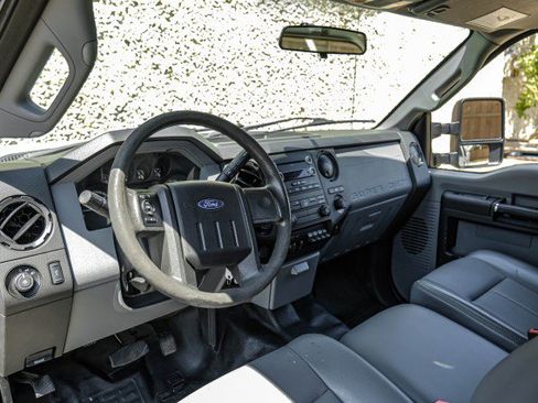 Used 2016 Ford F250 XL w/ Power Equipment Group RWD image 2