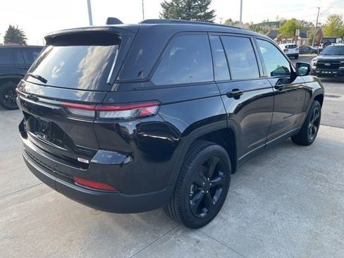Certified 2025 Jeep Grand Cherokee Limited w/ Black Appearance Package AWD/4WD image 6