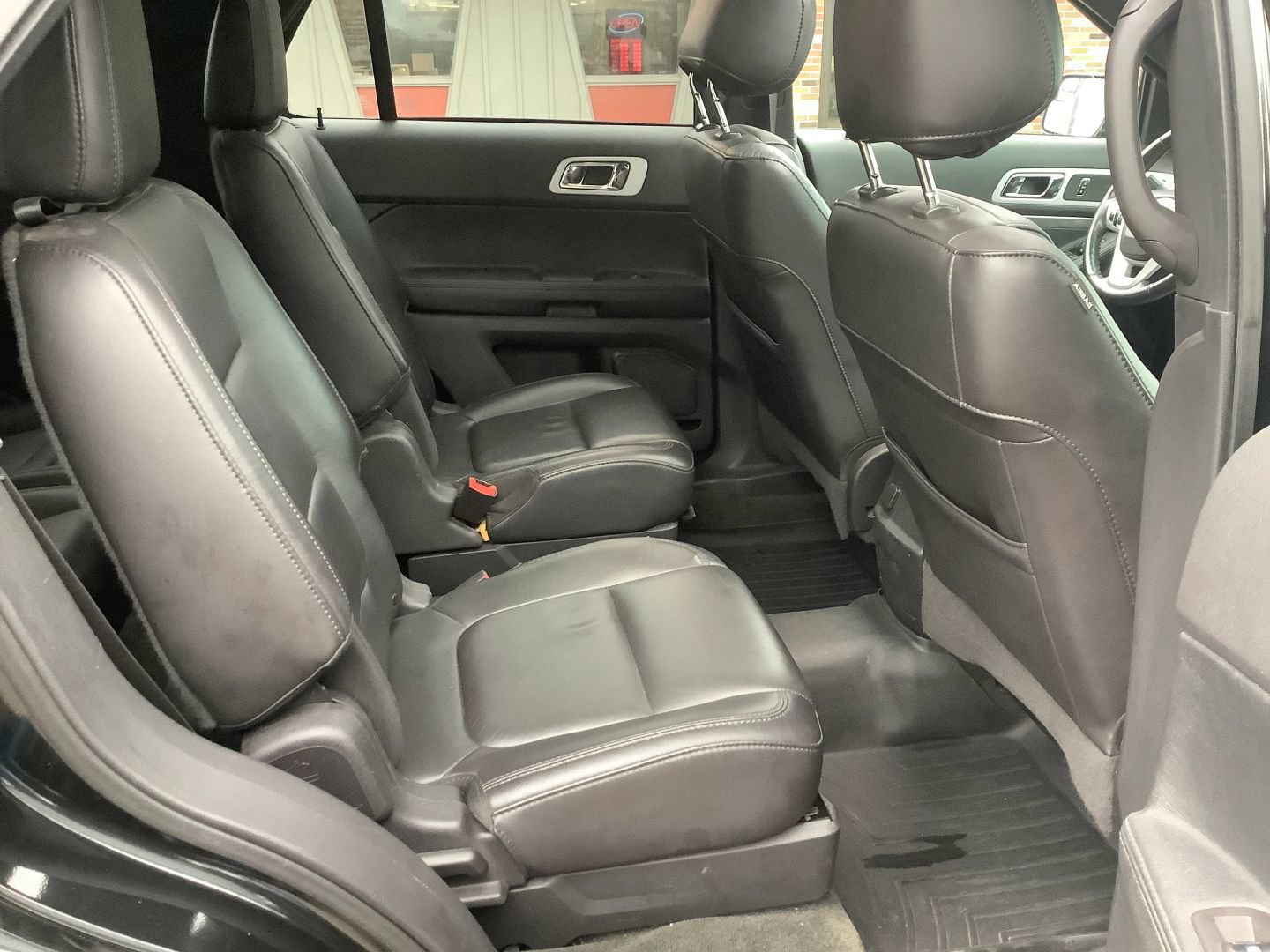 Used 2015 Ford Explorer XLT w/ Equipment Group 202A AWD/4WD image 14
