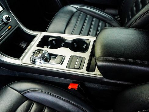 Used 2024 Ford Edge SEL image 17