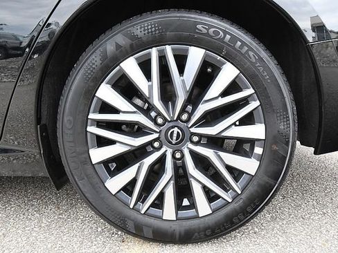Used 2025 Nissan Altima 2.5 SV FWD image 28