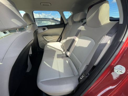 Used 2025 Kia Soul LX w/ LX Technology Package FWD image 23