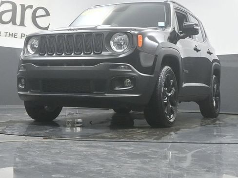 Used 2018 Jeep Renegade Altitude w/ UConnect 8.4 Nav Group AWD/4WD image 4