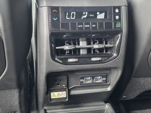 Used 2023 Jeep Grand Cherokee L Laredo RWD image 18