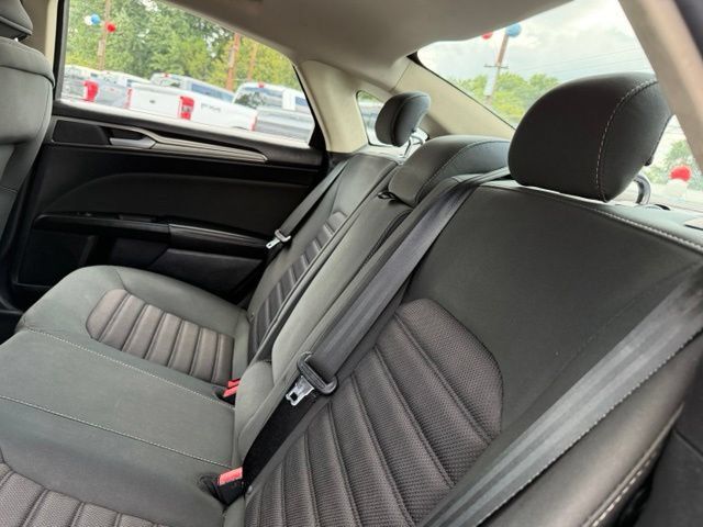 Used 2018 Ford Fusion SE w/ Fusion SE Technology Package FWD image 21