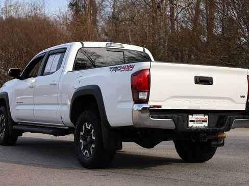 Used 2018 Toyota Tacoma TRD Off-Road image 4