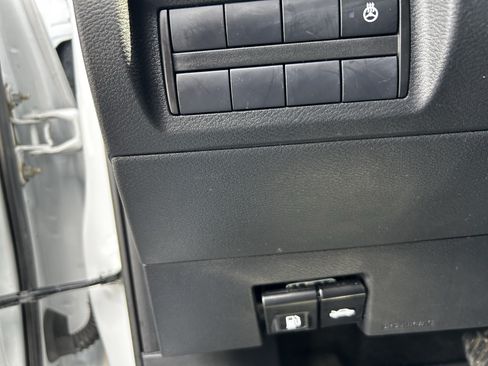 Used 2024 Nissan Kicks SR w/ SR Premium Package FWD image 19