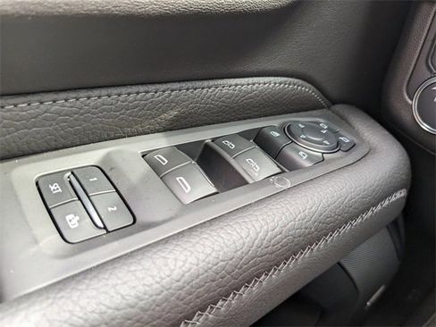 Used 2024 GMC Yukon XL Denali image 28