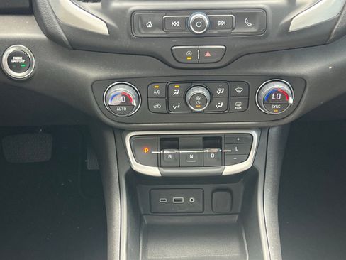 Used 2024 GMC Terrain SLE w/ Driver Convenience Package FWD image 31