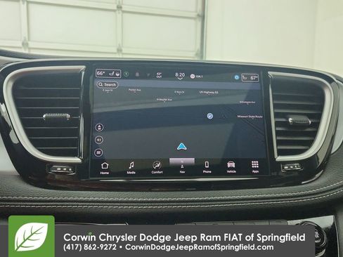 Used 2025 Chrysler Pacifica Limited FWD image 26
