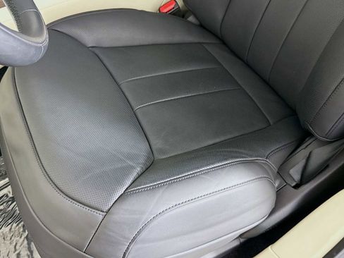 Used 2023 Land Rover Range Rover SE image 20