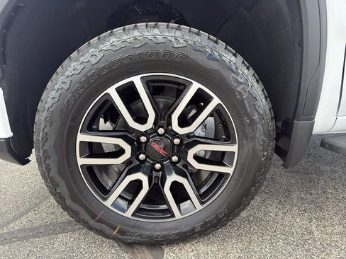 New 2026 GMC Sierra 1500 AT4 w/ AT4 Premium Package AWD/4WD image 8