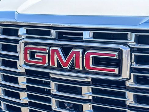 Used 2025 GMC Yukon Denali w/ Sun & Power Step Package AWD/4WD image 15