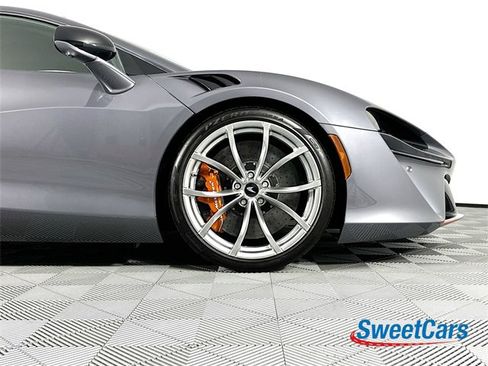 Used 2024 McLaren Artura image 40