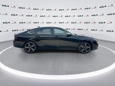 Used 2025 Honda Accord Sport image 9