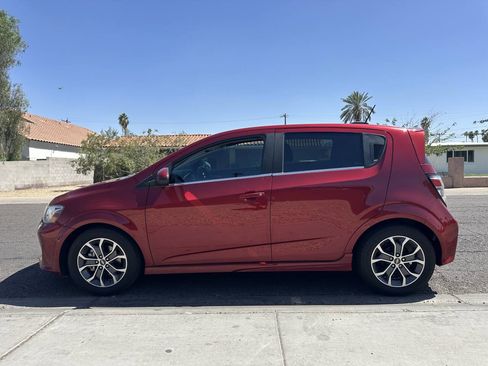 Used 2017 Chevrolet Sonic LT image 2