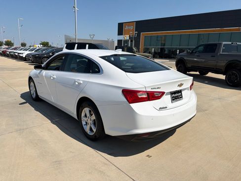 Used 2024 Chevrolet Malibu LT FWD image 3