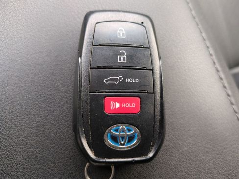 Used 2022 Toyota Venza Limited w/ Advanced Technology Package image 29