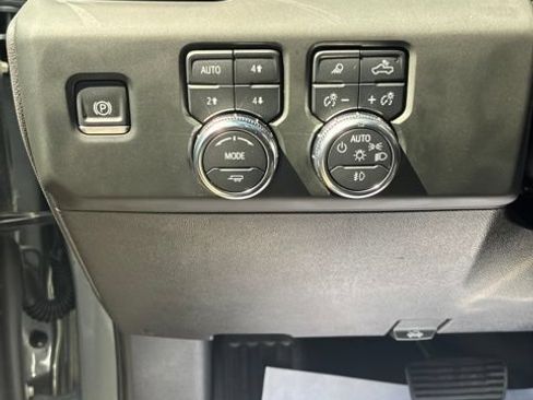 Used 2024 GMC Sierra 1500 AT4 w/ Technology Package AWD/4WD image 14