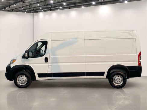 Used 2026 RAM ProMaster 2500 w/ Convenience Group FWD image 4