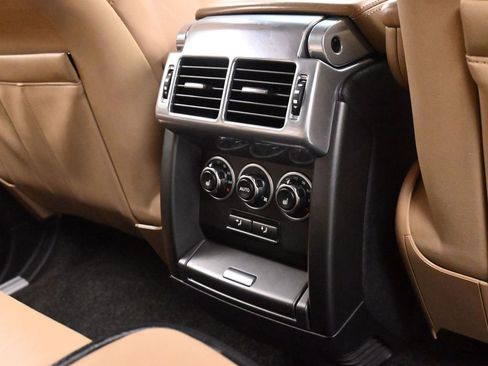 Used 2011 Land Rover Range Rover HSE LUX image 21