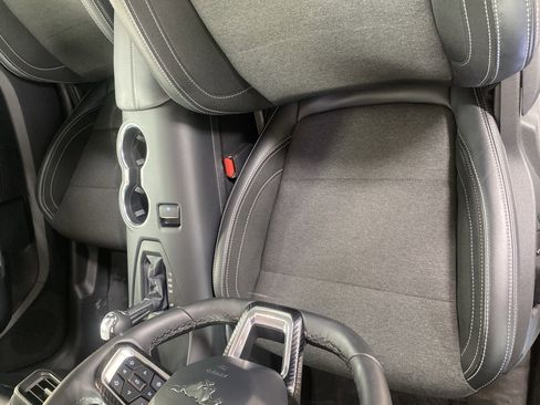Used 2025 Ford Mustang Coupe RWD image 15