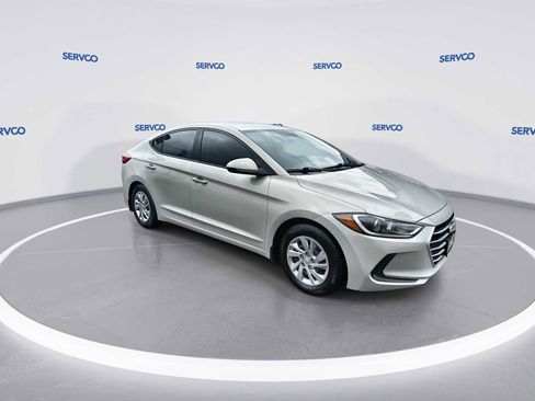 Used 2017 Hyundai Elantra SE FWD image 2