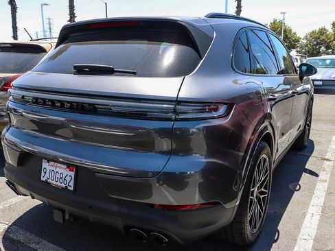 Used 2024 Porsche Cayenne AWD/4WD image 11