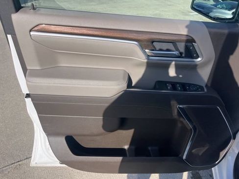Used 2025 Chevrolet Silverado 1500 LT RWD image 14